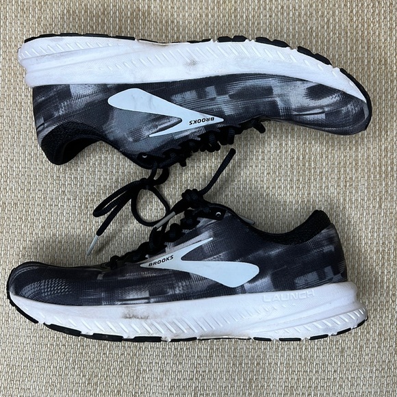 WOMENS BROOKS LAUNCH 6 RUNNING SHOES SIZE 7 - Picture 1 of 8
